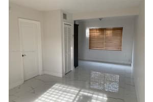 305 E 4th Ave 1, Hialeah