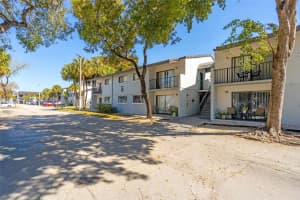 7060 Nw 179th St 210, Hialeah