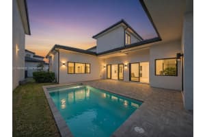 5718 W Ashwood Cir W, Hollywood