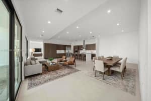 5718 W Ashwood Cir W Hollywood, FL 33312 - MLS#A11965929