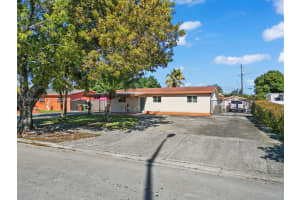 655 W 70th Pl Hialeah, FL 33014 - MLS#A11965974