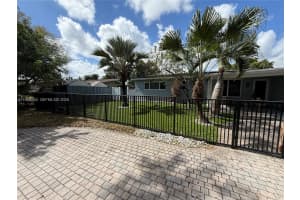 561 Se 3rd Ter Pompano Beach, FL 33060 - MLS#A11966045