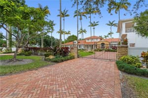 6235 Rolling Road Dr, Pinecrest