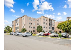 2840 Somerset Dr 400m, Lauderdale Lakes