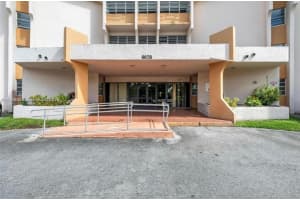 9678 Fontainebleau Blvd 308 Miami, FL 33172 - MLS#A11966068