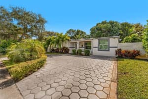 860 Ne 142nd St North Miami, FL 33161 - MLS#A11966154