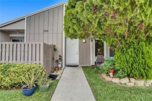 504 Woodgate Cir C Sunrise, FL 33326 - MLS#A11966167