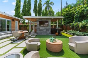 221 Ne 44th St, Miami