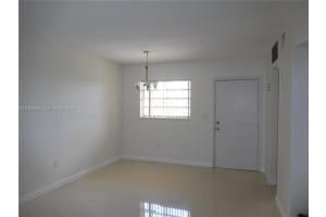 2810 Ne 201st Ter G330, Aventura