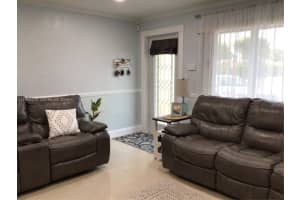 1318 Sw 49th Ter Fort Lauderdale, FL 33317 - MLS#A11966476