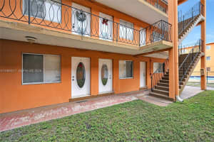 2330 NW 11th St APT 2, Miami, FL 33125, - MLS#A11966517