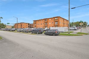 2330 NW 11th St APT 2, Miami, FL 33125, - MLS#A11966517