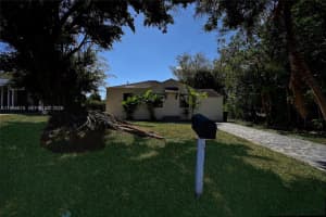 816 Tuscaloosa St West Palm Beach, FL 33405 - MLS#A11966615