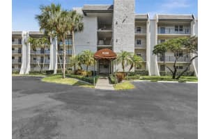 9340 Lagoon Pl 303, Davie