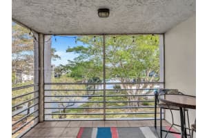 9340 Lagoon Pl 303 Davie, FL 33324 - MLS#A11966790