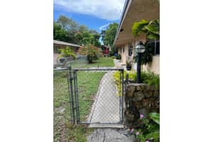 31 Sw 8th Ct 1-2 Hallandale Beach, FL 33009 - MLS#A11966877