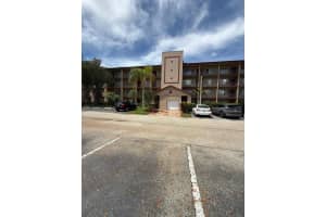 950 SW 138th Ave APT 111B, Pembroke Pines, FL 33027, - MLS#A11967138