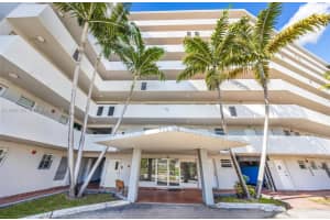 1750 Ne 191st St 326-4, Miami