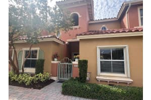 824 Sw 143rd Ter 203 Pembroke Pines, FL 33027 - MLS#A11967258