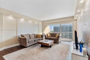 1985 S Ocean Dr 9g Hallandale Beach, FL 33009 - MLS#A11967316