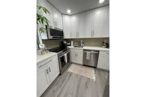 5221 Geneva Way 305 Doral, FL 33166 - MLS#A11967475