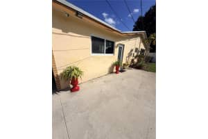 3580 Nw 32nd Ct Efficiency Lauderdale Lakes, FL 33309 - MLS#A11967499