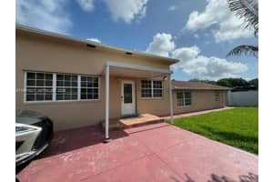 735 Ne 152nd St, Miami
