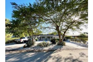 5650-5652 Ne 17 Terrace, Ne 17th Ter Fort Lauderdale, FL 33334 - MLS#A11967661