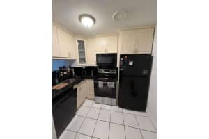 488 Nw 165th St Rd B-614, Miami