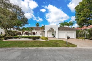 622 E Enclave Cir E Pembroke Pines, FL 33027 - MLS#A11967873