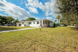 296 Navajo St Miami Springs, FL 33166 - MLS#A11967881