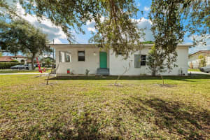 296 Navajo St Miami Springs, FL 33166 - MLS#A11967881