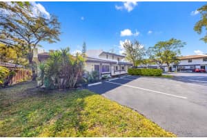 567 Ne 199th Ter 1s Miami, FL 33179 - MLS#A11967887