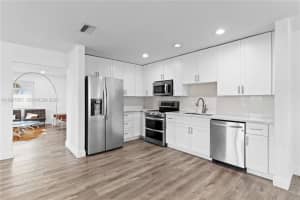 10360 Sw 24th St, Miami