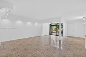 347 Ives Dairy Rd E347-04 Miami, FL 33179 - MLS#A11967934