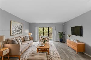 201 Lakeview Dr 203 Weston, FL 33326 - MLS#A11968070