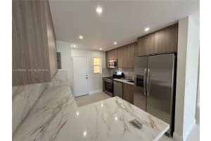 1900 W 54th St 219, Hialeah