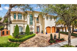 7851 Nw 166th Ter, Miami Lakes