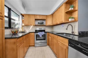 7300 Wayne Ave 405 Miami Beach, FL 33141 - MLS#A11968172