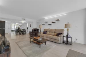 16300 Golf Club Rd 401 Weston, FL 33326 - MLS#A11968203