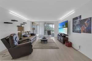 16300 Golf Club Rd 401 Weston, FL 33326 - MLS#A11968203