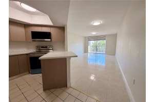 8353 Lake Dr 404 Doral, FL 33166 - MLS#A11968256