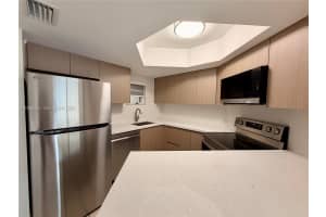 8353 Lake Dr 404 Doral, FL 33166 - MLS#A11968256