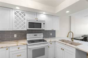 112 Royal Park Dr 3h, Oakland Park