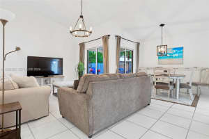 1595 Springside Dr Weston, FL 33326 - MLS#A11968350