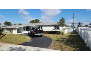 2915 Nw 183rd St, Miami Gardens