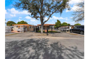 761 E 45th St Hialeah, FL 33013 - MLS#A11968474