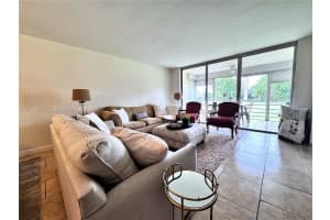 901 W Cypress Ln 201 Pompano Beach, FL 33069 - MLS#A11968563