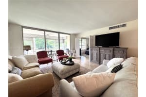 901 W Cypress Ln 201 Pompano Beach, FL 33069 - MLS#A11968563