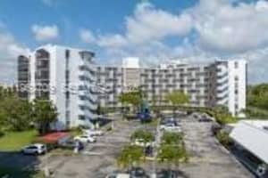 3475 N Country Club Dr 405, Aventura